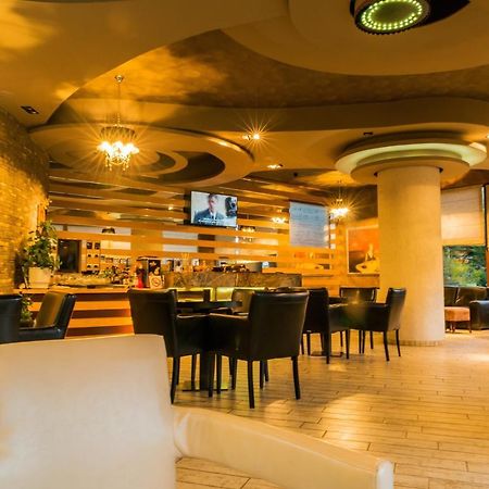 Hotel George Korcza Zewnętrze zdjęcie