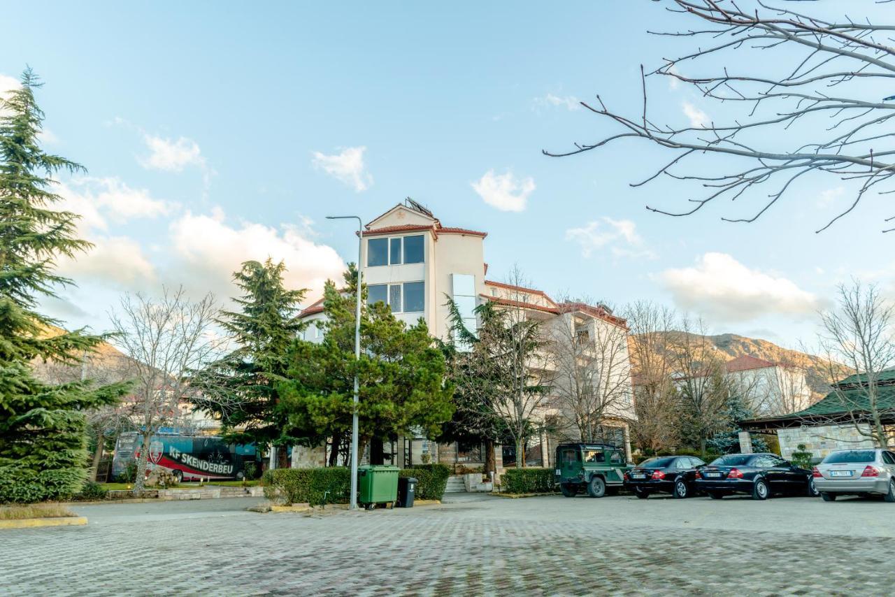 Hotel George Korcza Zewnętrze zdjęcie