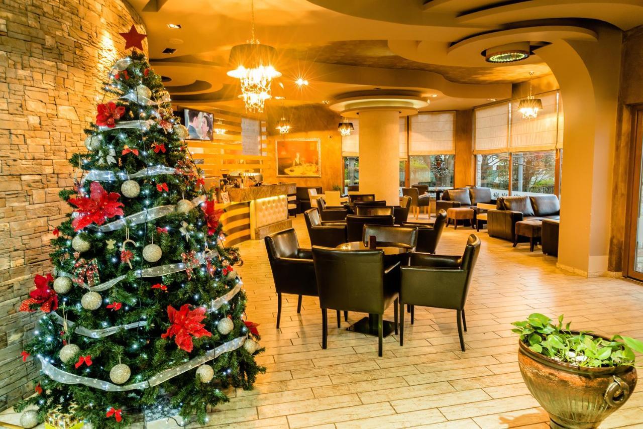 Hotel George Korcza Zewnętrze zdjęcie
