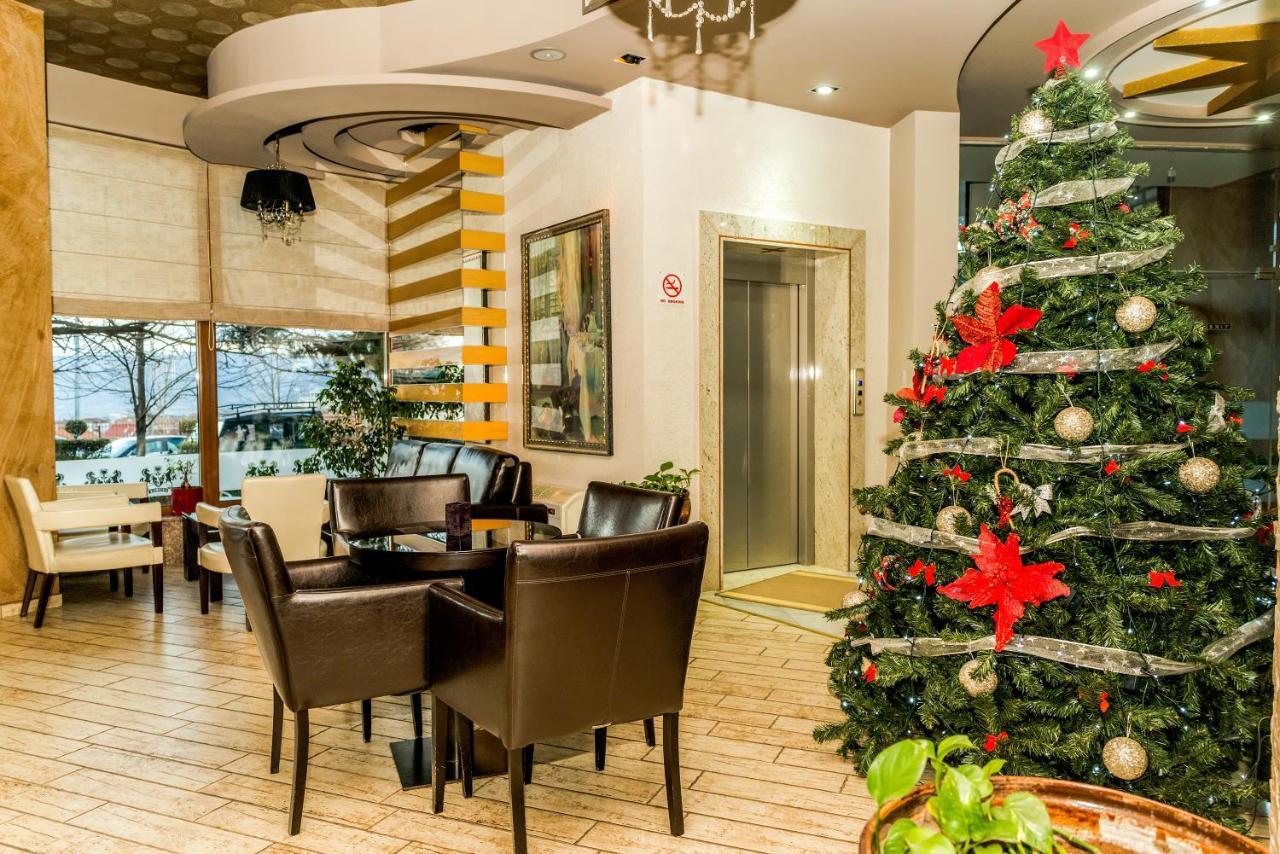 Hotel George Korcza Zewnętrze zdjęcie