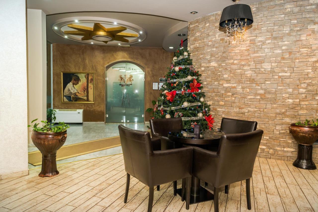 Hotel George Korcza Zewnętrze zdjęcie