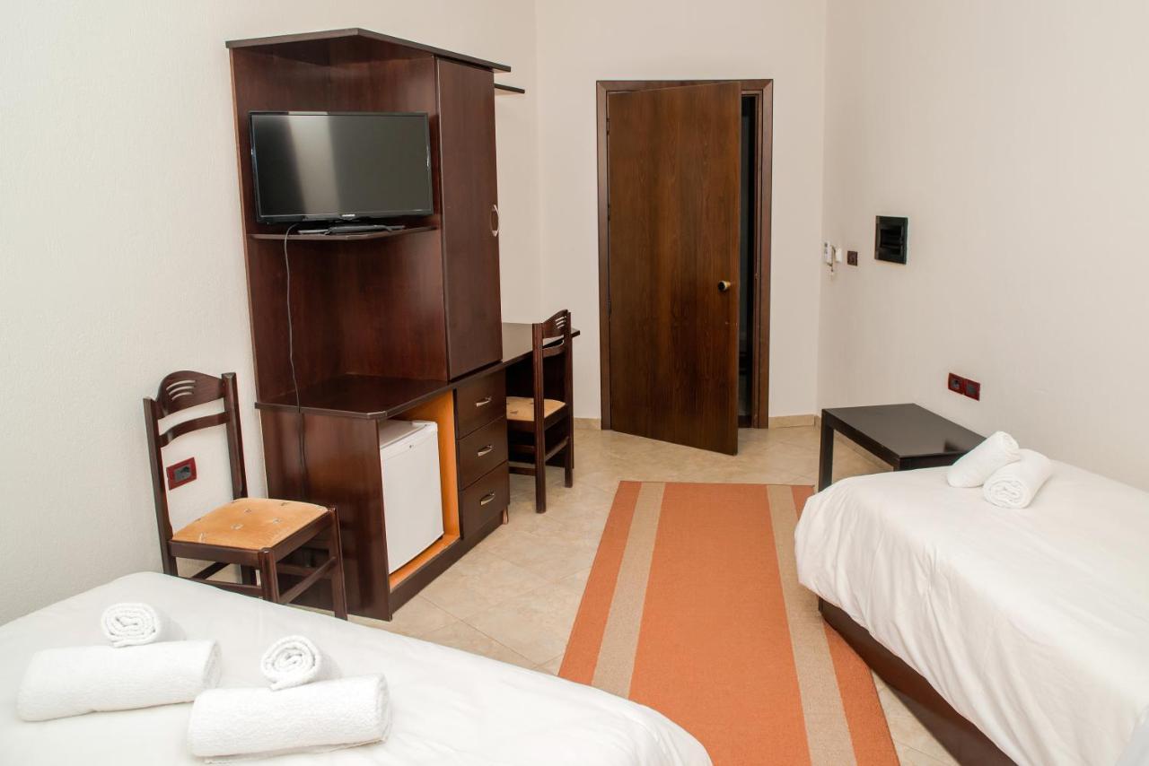 Hotel George Korcza Zewnętrze zdjęcie