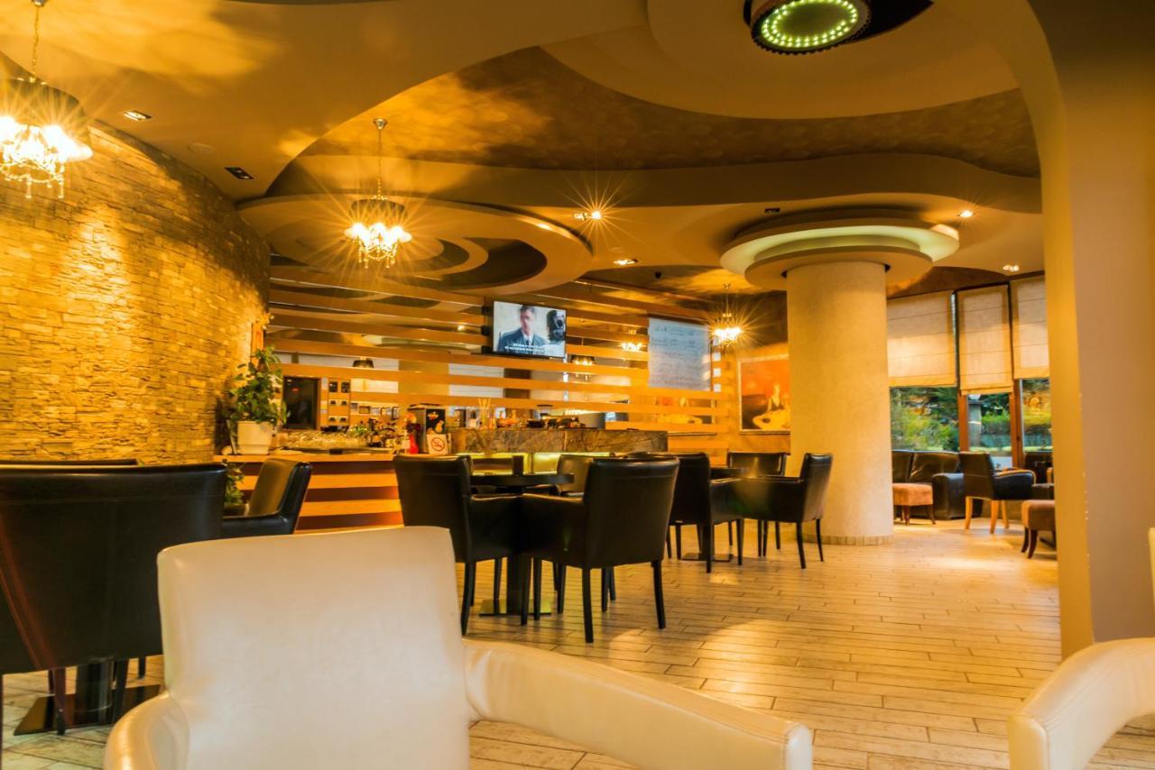 Hotel George Korcza Zewnętrze zdjęcie