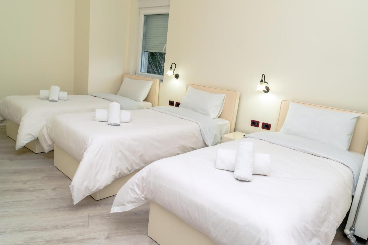 Hotel George Korcza Zewnętrze zdjęcie