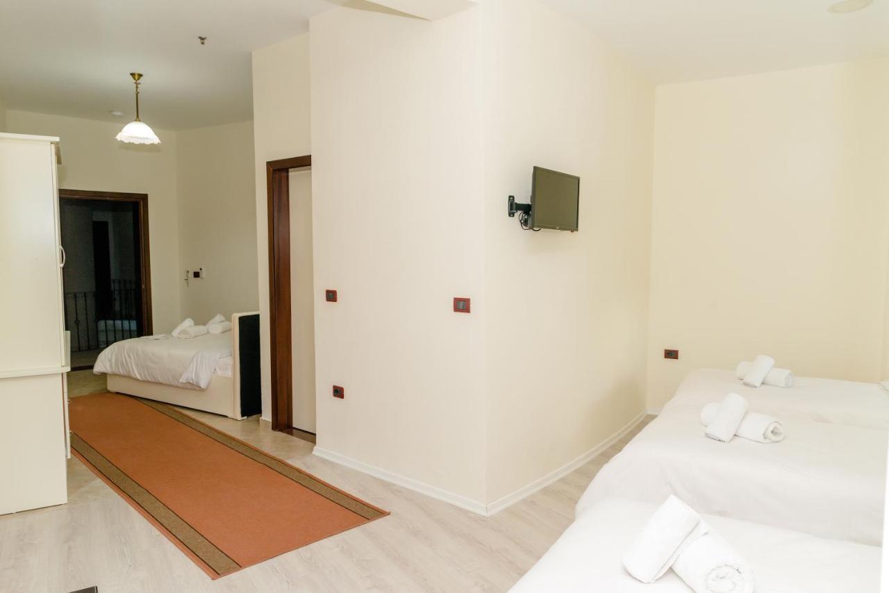 Hotel George Korcza Zewnętrze zdjęcie