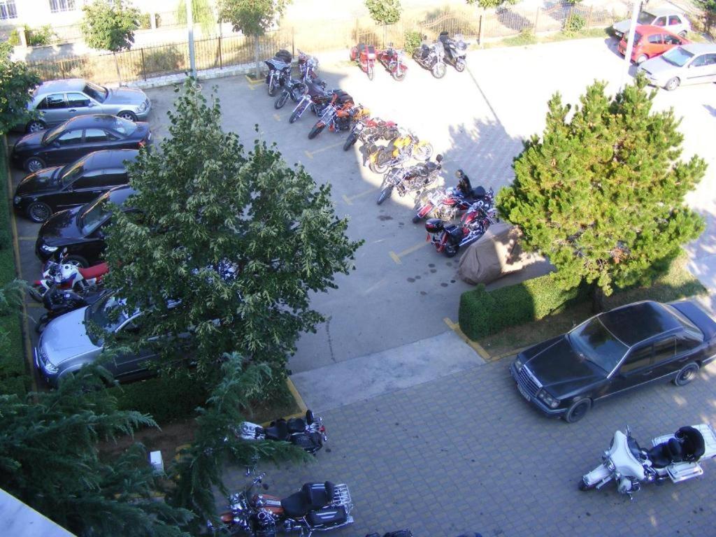 Hotel George Korcza Zewnętrze zdjęcie