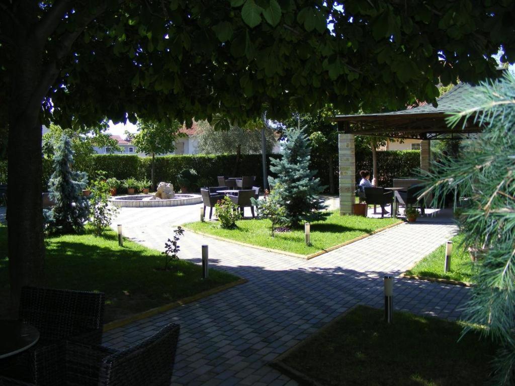 Hotel George Korcza Zewnętrze zdjęcie