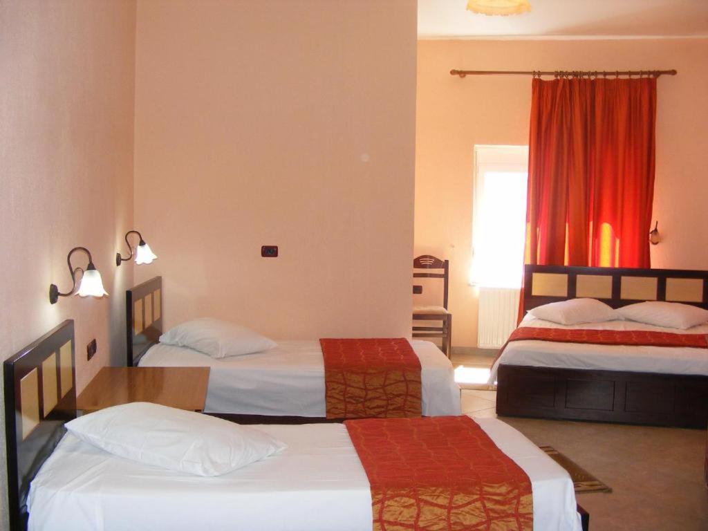 Hotel George Korcza Zewnętrze zdjęcie