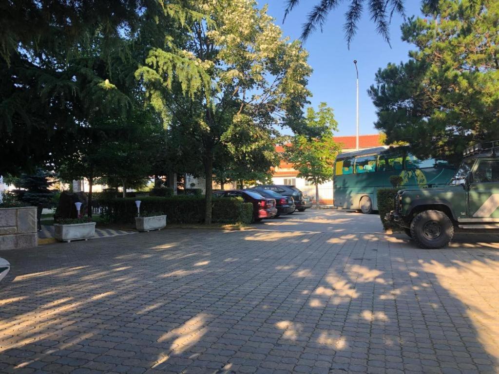 Hotel George Korcza Zewnętrze zdjęcie