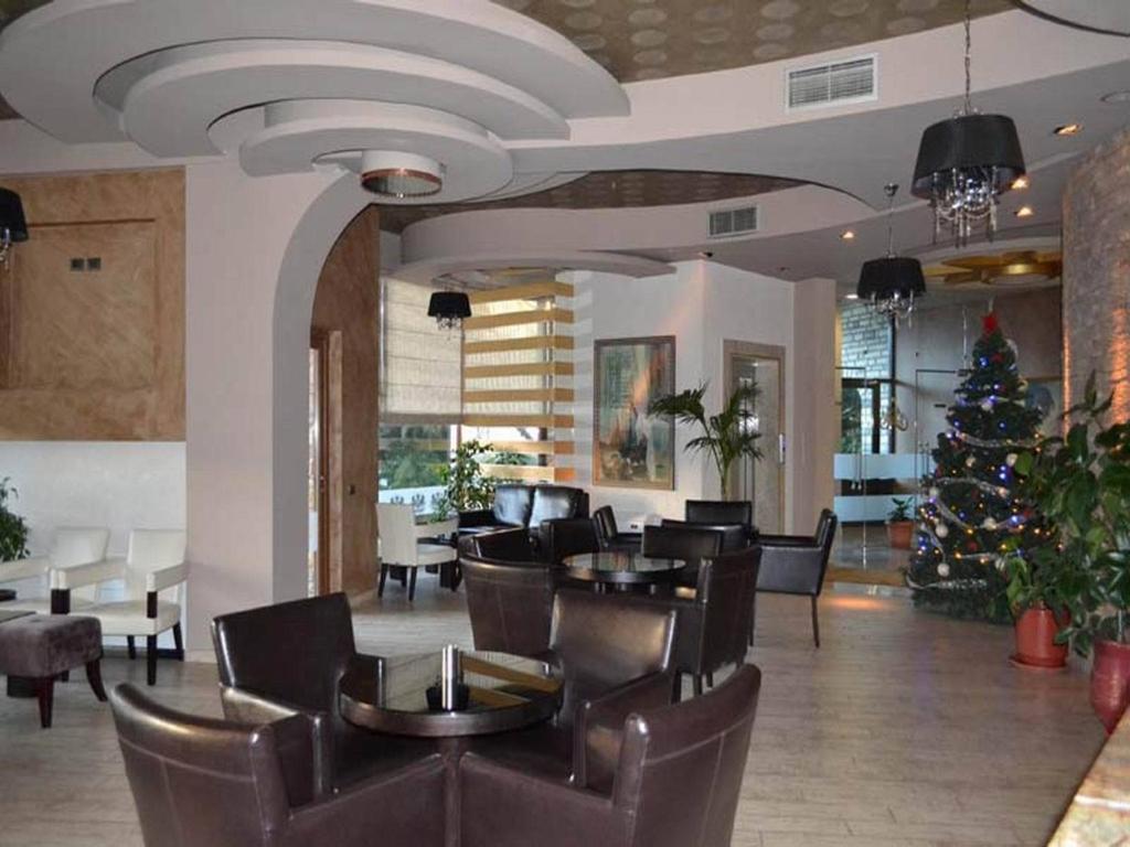Hotel George Korcza Zewnętrze zdjęcie