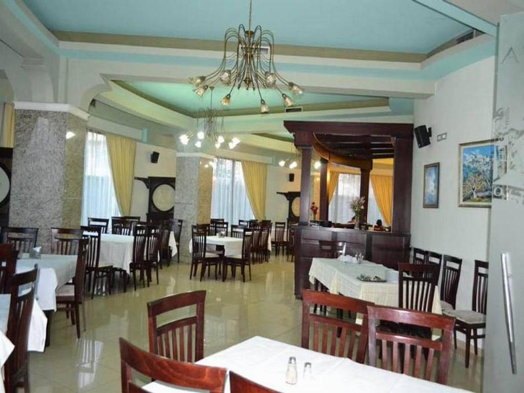 Hotel George Korcza Zewnętrze zdjęcie
