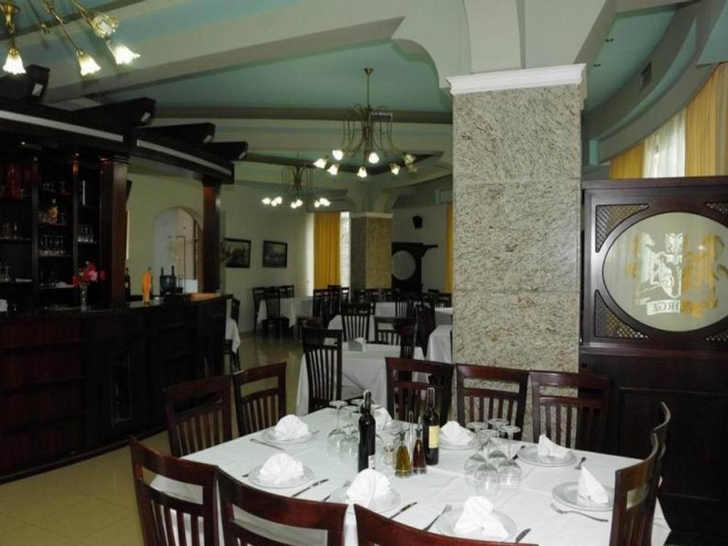 Hotel George Korcza Zewnętrze zdjęcie