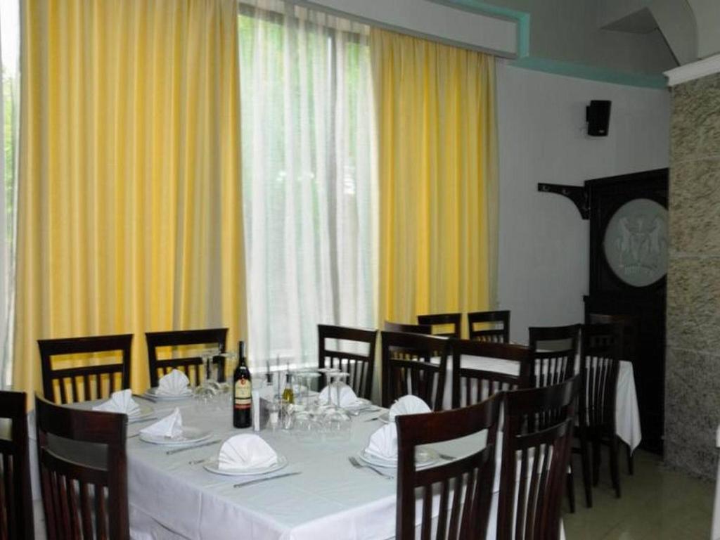Hotel George Korcza Zewnętrze zdjęcie
