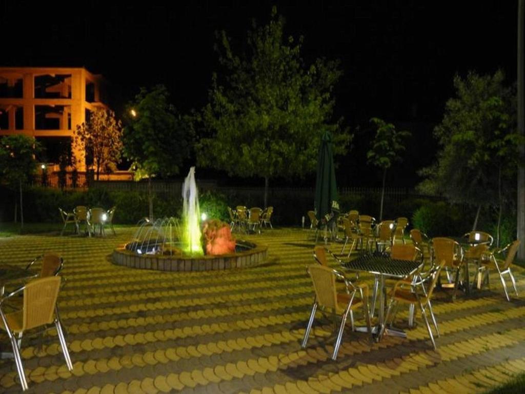 Hotel George Korcza Zewnętrze zdjęcie