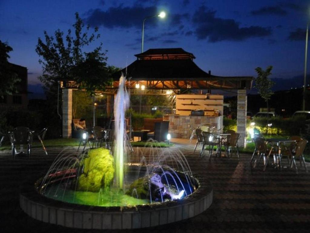 Hotel George Korcza Zewnętrze zdjęcie