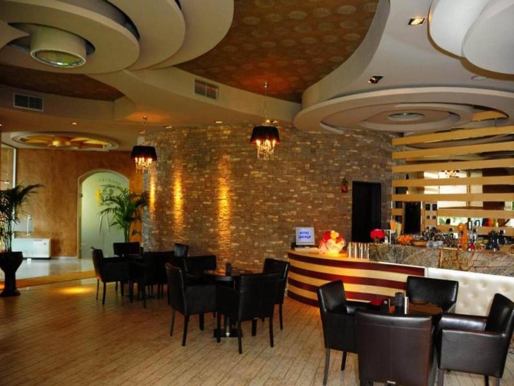 Hotel George Korcza Zewnętrze zdjęcie